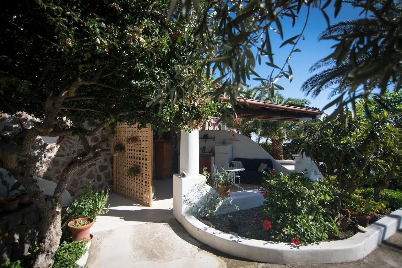 Case Quattrocchi - Giardino E Terrazzi Con Vista Panoramica Sul Mare, Etna E Vulcano Липари